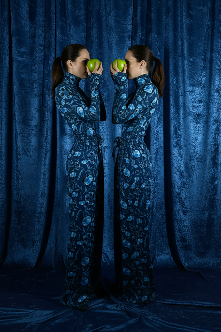 Camiseta de manga larga con diseño de jardín y encanto de frambuesa